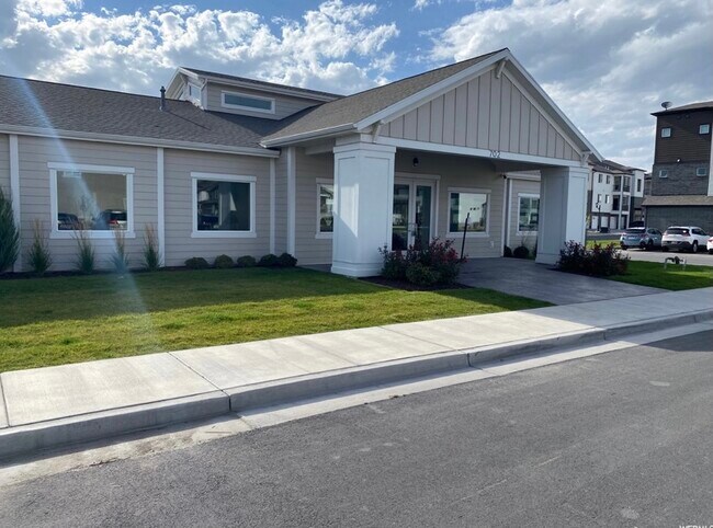 Building Photo - 523 N 310 W