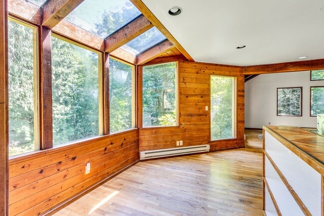 Building Photo - Private 3 Bedroom Home in the Woods