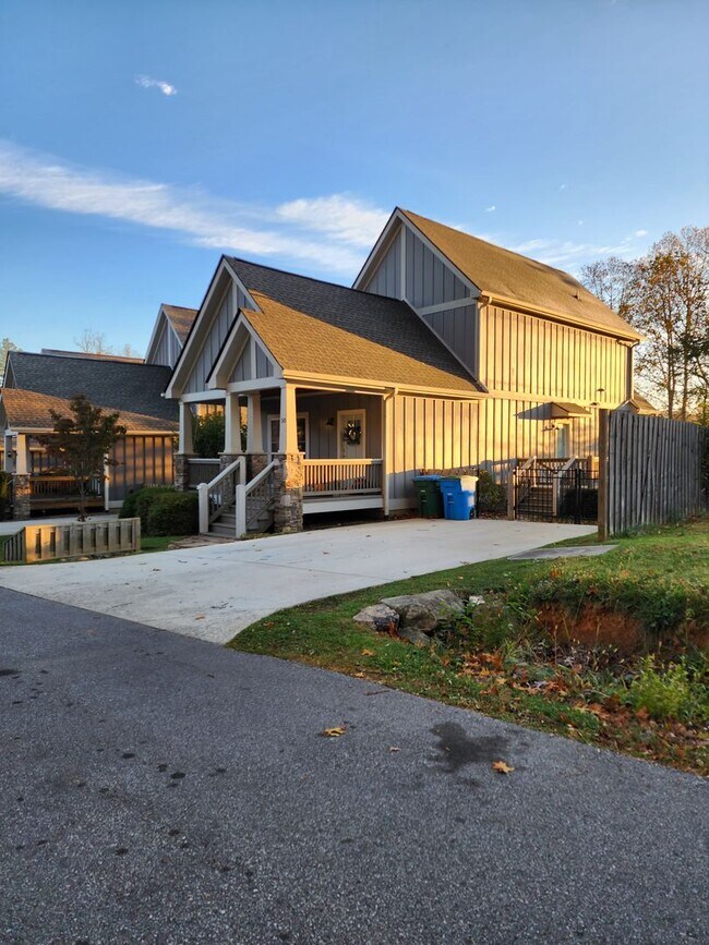 Building Photo - Arden Rental!