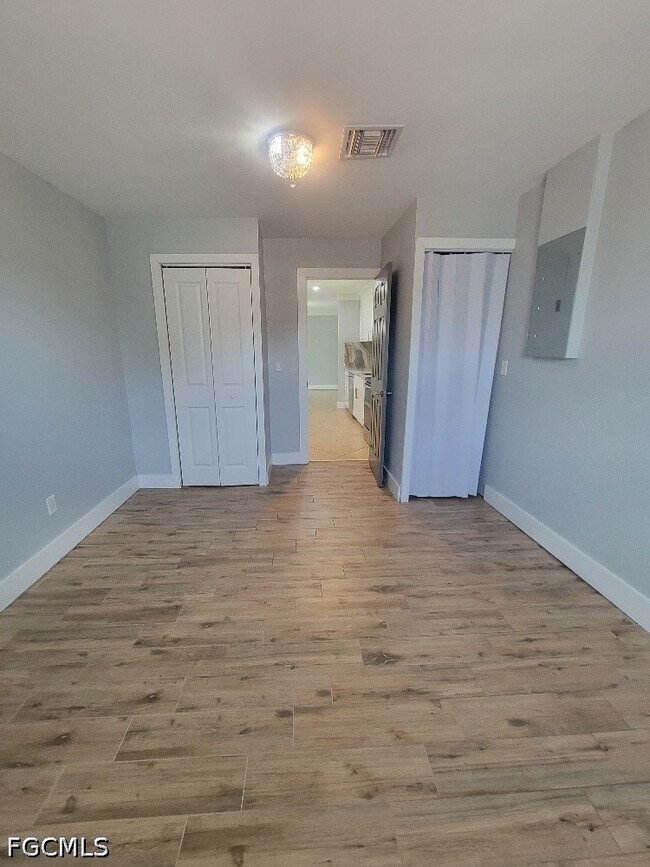 Building Photo - 203 Redcliff Ave