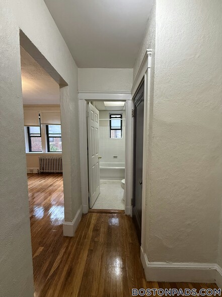 Building Photo - 53 Fellsway W