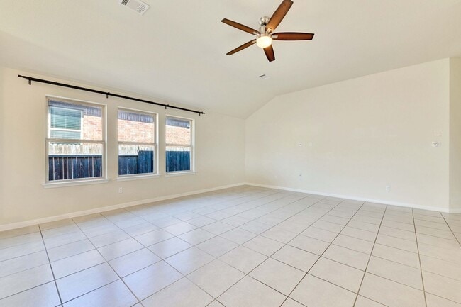 Building Photo - Amazing 4 bed, 2 bath home in North East Austin!