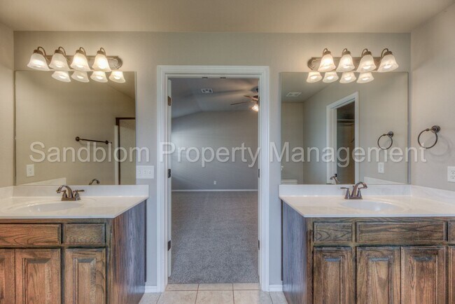 Building Photo - FOR LEASE | Jenks | 4 Bed, 2.5 Bath | $184...