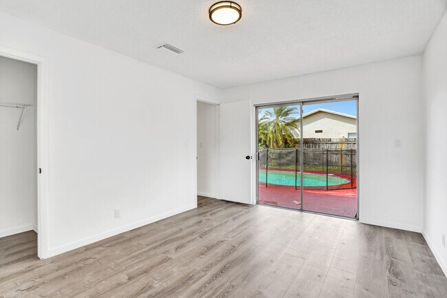 Building Photo - 8211 NW 45th Ct