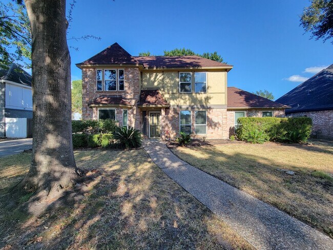 Building Photo - 17326 Ponderosa Pines Dr