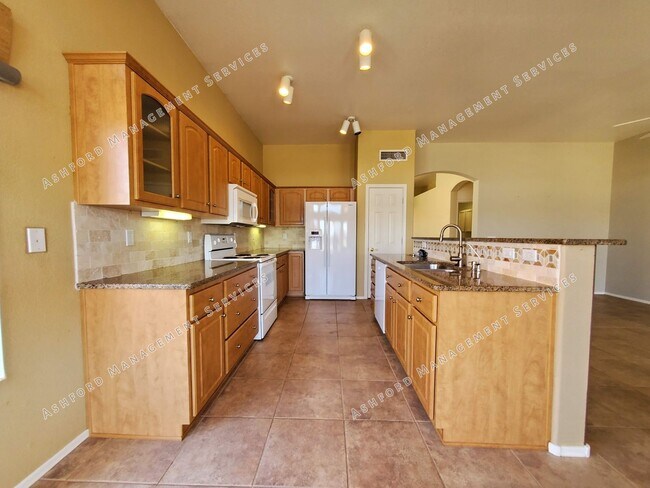 Building Photo - COYOTE LAKES BEAUTIFUL VIEW OF GOLF COURSE/NOT AGE RESTRICTED**NO TENANT FEES