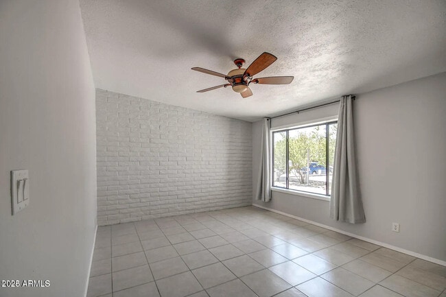 Building Photo - 1612 E Gaylon Dr