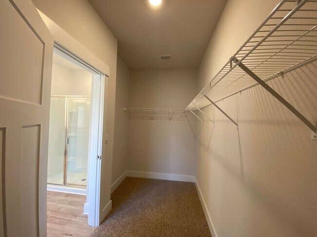 Building Photo - 3398 Southwind Dr