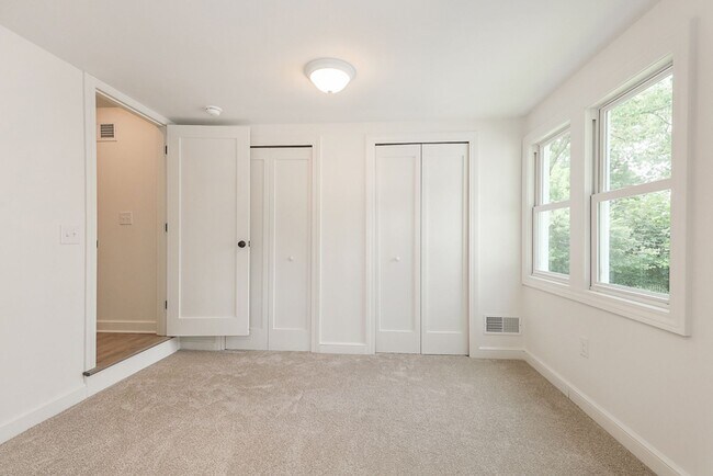 Building Photo - Four bedrooms/2.5 Baths Newly Remodeled Bay Village Home!