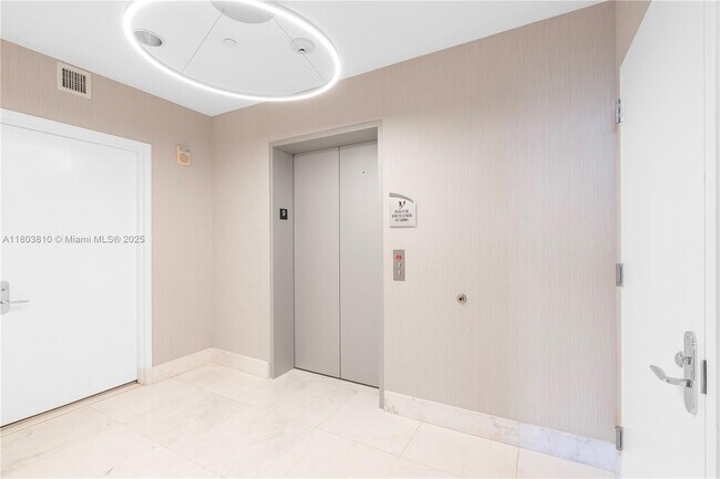 Building Photo - 17121 Collins Ave