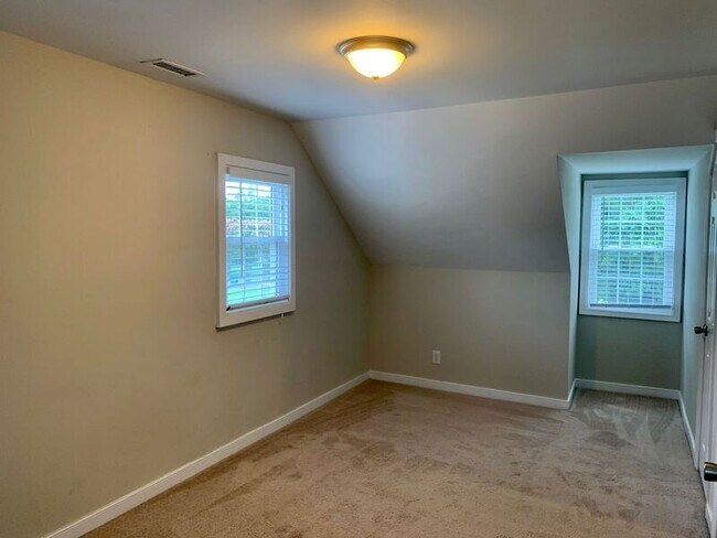 Building Photo - 903 Willow Lawn Dr