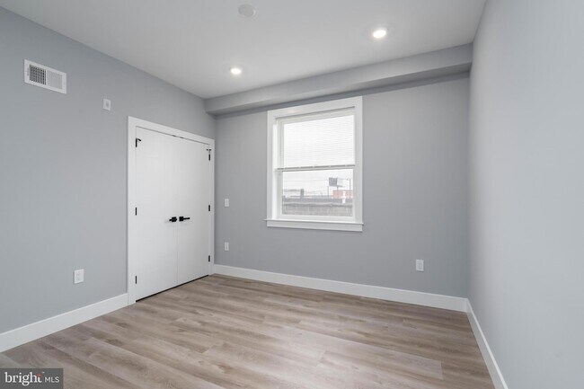 Building Photo - 2323 E Cabot St