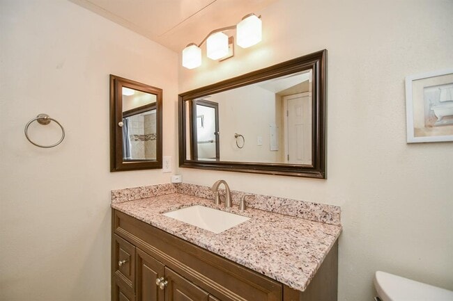 Building Photo - 2832 S Bartell Dr
