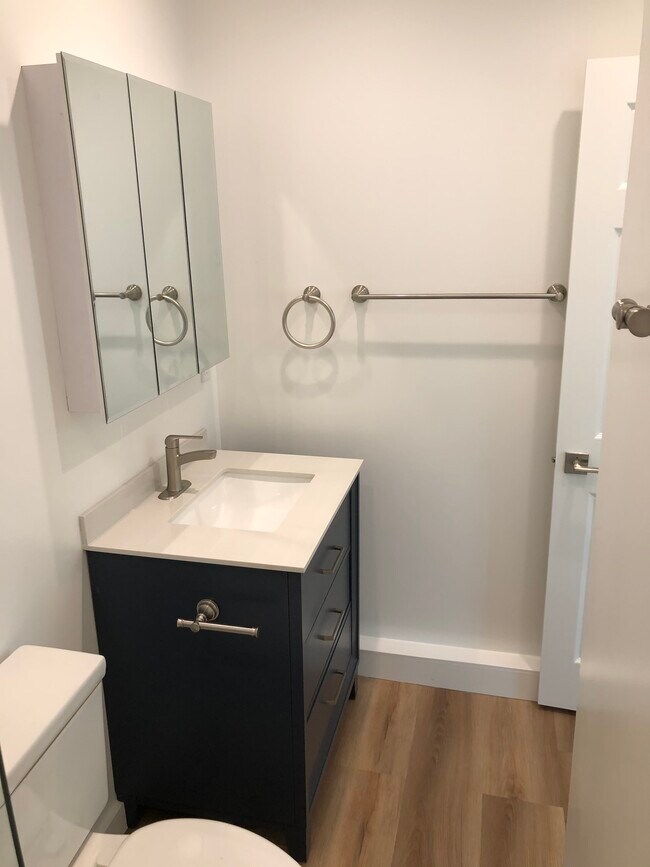 Building Photo - 7539 Royer Ave