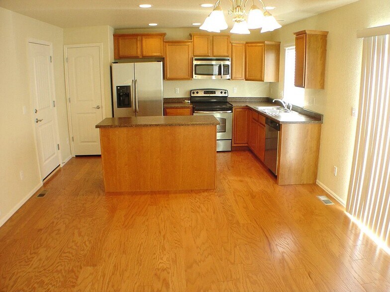Building Photo - 2464 Sierra Springs Dr