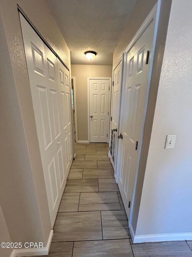 Building Photo - 3914 E 11th St