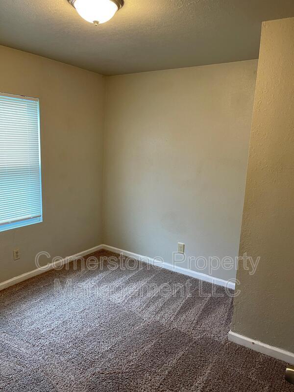 Building Photo - 8185 Center Dr