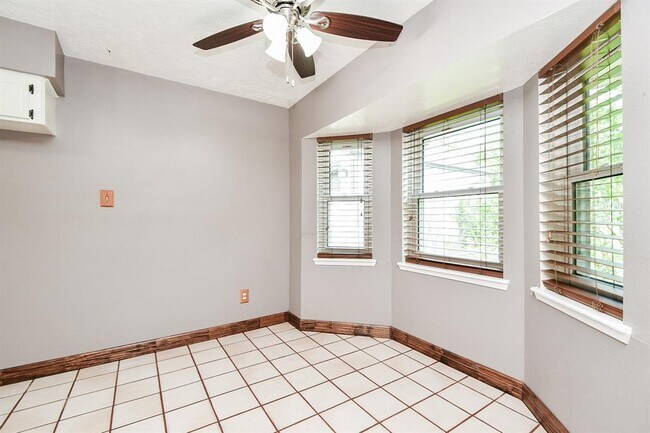 Building Photo - 10426 Alcott Dr