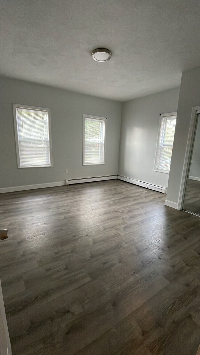 Building Photo - 164 Bridgham St