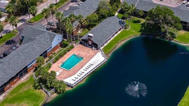 Building Photo - 200 Country Club Dr