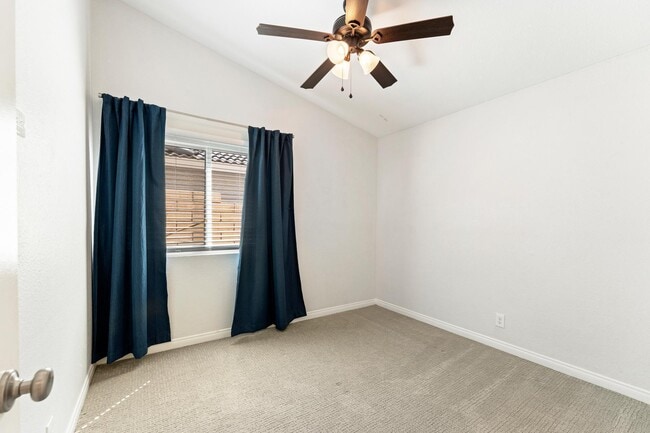 Building Photo - 80676 Willow Ln