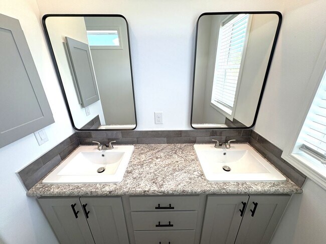 Building Photo - 1057 Vervain Dr