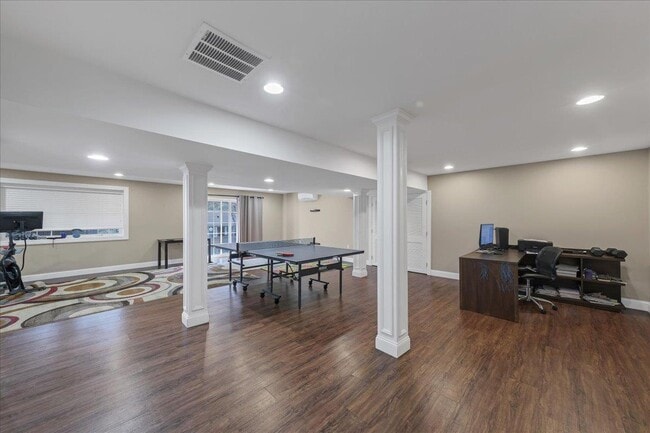 Building Photo - 1034 Rolling Ridge