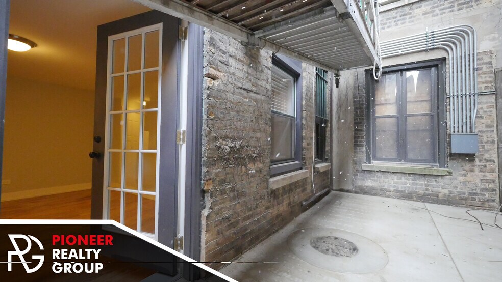 Building Photo - 556 W Arlington Pl