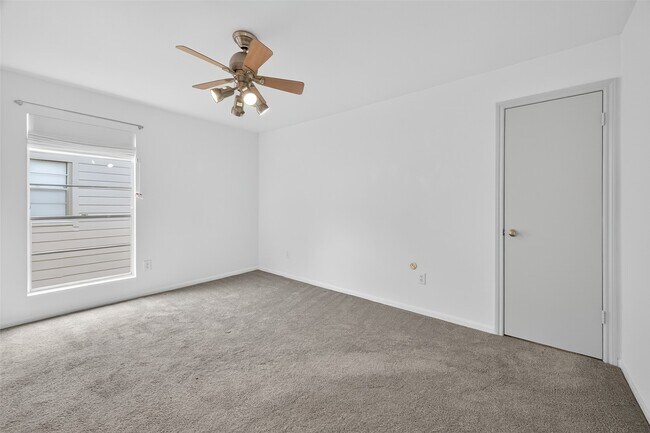 Building Photo - 4404 Basswood Ln