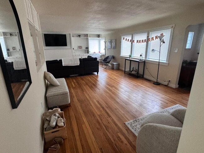 Building Photo - 1005 NE Duncan Ln