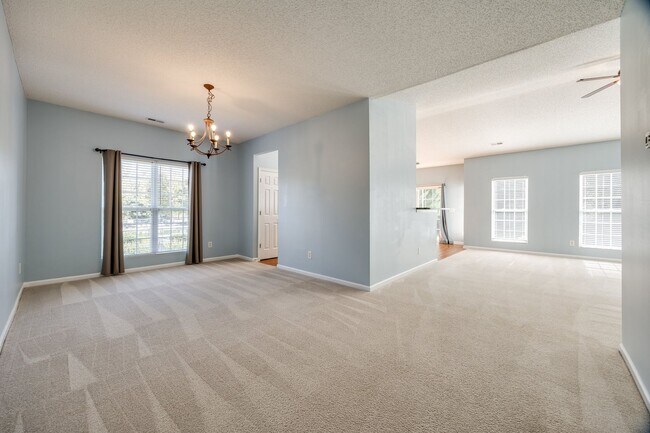 Building Photo - Well maintained 3 bedroom 2 bath home with...