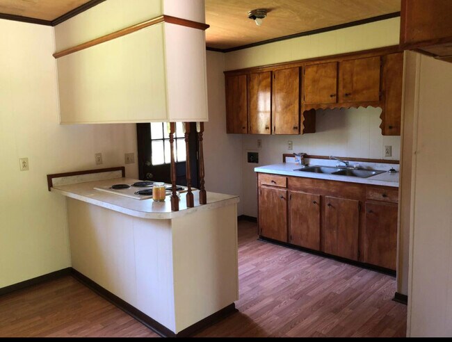 Building Photo - 611 W Camp Ave