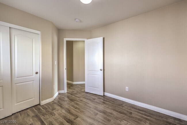 Building Photo - 7987 Delft Blue St