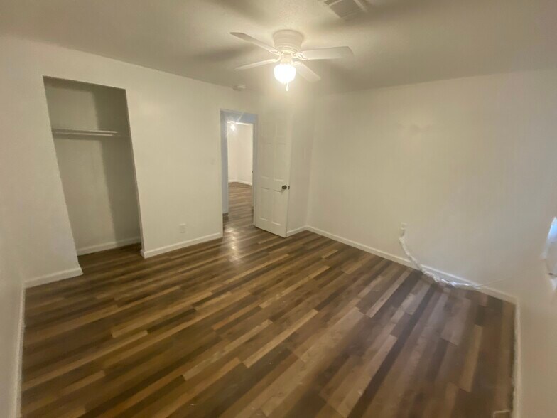 Building Photo - 806 Armory Dr