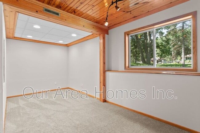 Building Photo - 16037 Oneida St NW