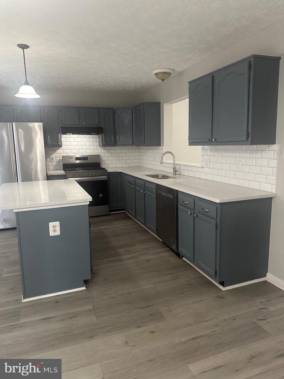 Building Photo - 405 Park Cove Dr