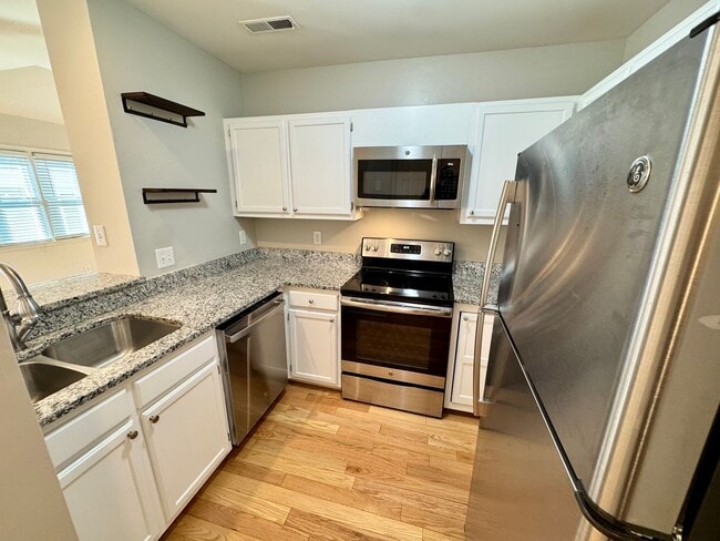 Building Photo - Top-Floor End Unit Condo at New Bern Place