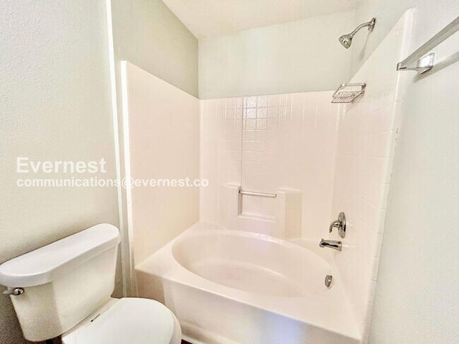 Building Photo - 320 Ezekial Ave