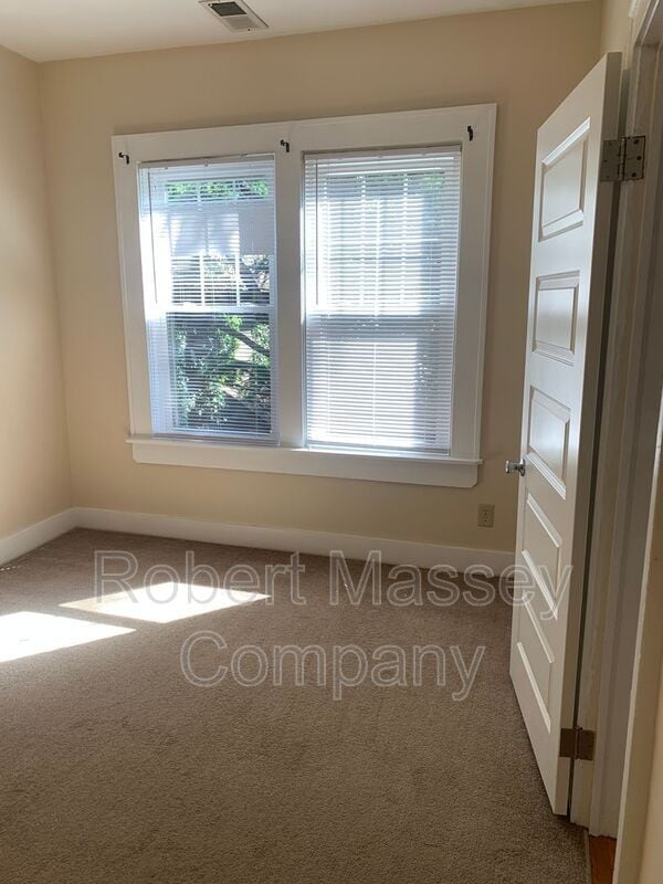Building Photo - 2424 Glenmary Ave
