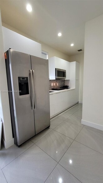 Building Photo - 6331 NW 105th Ct