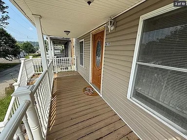 Building Photo - 635 Valley St