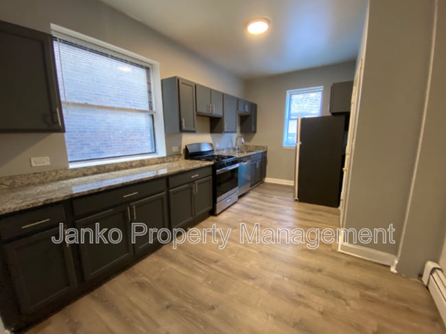 Building Photo - 5647 W Washington Blvd