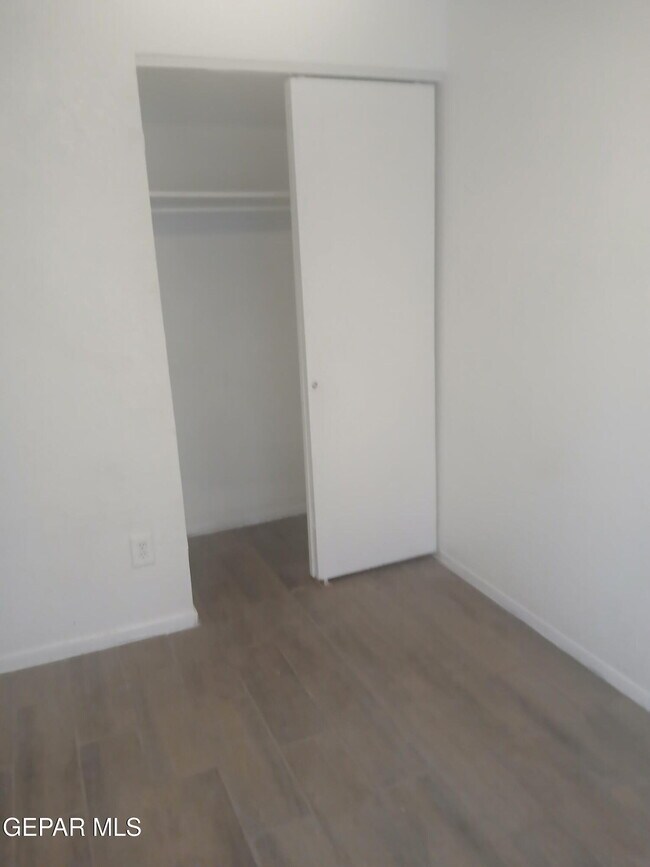 Building Photo - 6057 Morning Glory Cir