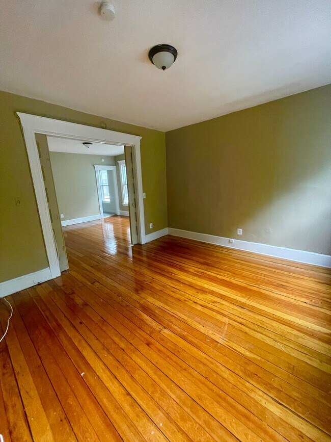 Building Photo - 255-255 Orchard St