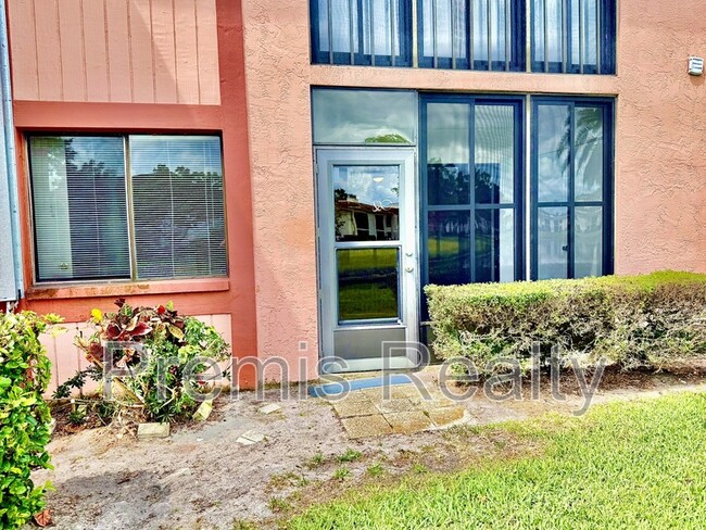 Building Photo - 141 Lakeside Dr