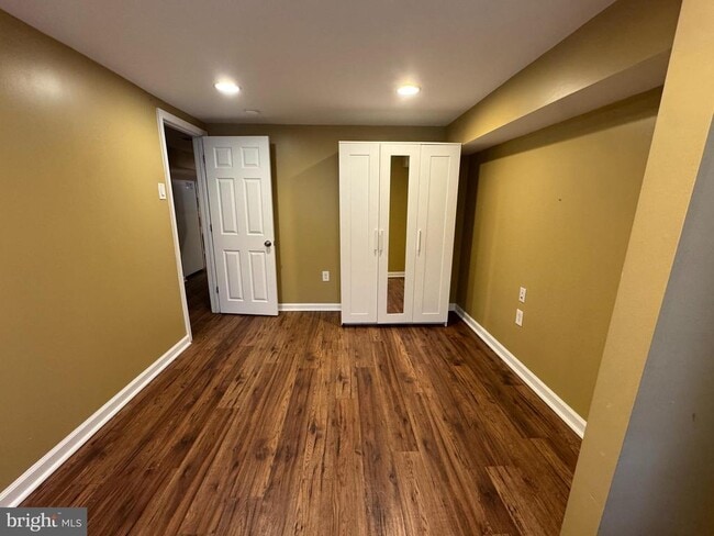 Building Photo - 7414 Keiffer St