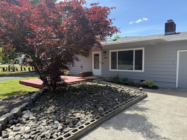 Building Photo - 406 Hillview Dr