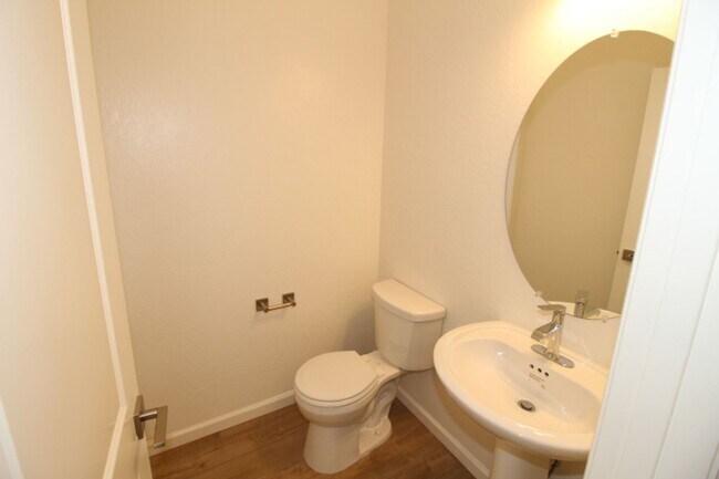 Building Photo - 1462 Pioneer Ln