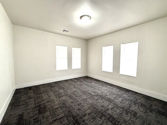 Building Photo - 531 G St NW