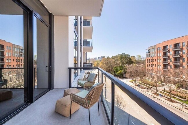 Building Photo - 2425 Peachtree Rd NE